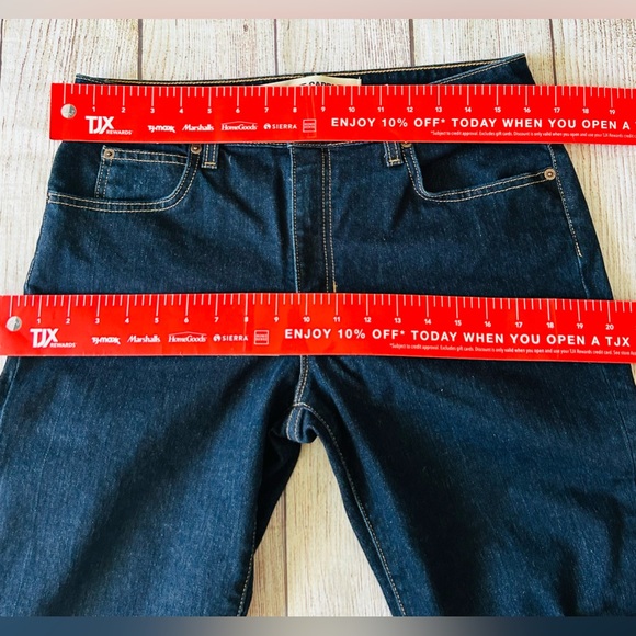 Levi’s Women’s Dark Wash Mid Rise Stretch Boot Cut Denim Capri Jeans Size 12 - Picture 5 of 9